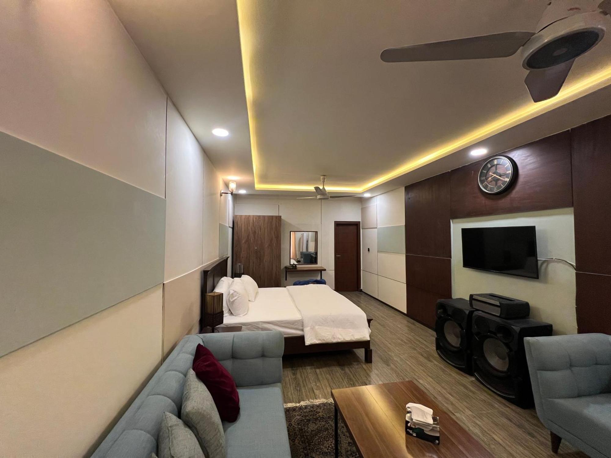 Deluxe King Room In Silverscape Residence Rawalpindi Exterior foto